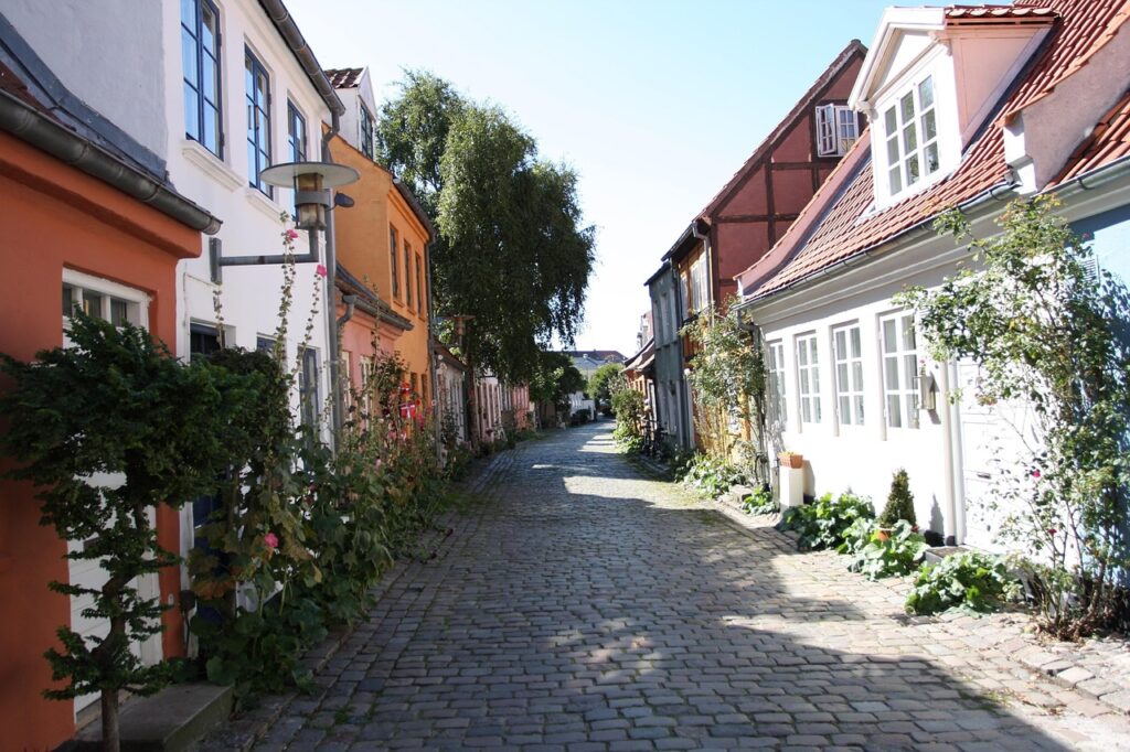 Home aarhus, idyll, cobblestone street, little street, nature, gangsti, summer, sunny day, houses, little, white, colorful, narrow street